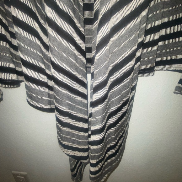 Gianni Bini open lightweight cardigan size small - Picture 3 of 15